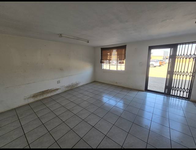 280M² WAREHOUSE TO LET IN ANDERBOLT